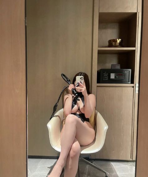 独自在夜晚的海边_720在线播放